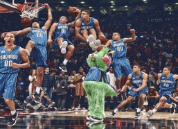 华体会体育|湖人纸糊防线崩塌！三巨头防守效率全联盟垫底，救星竟在替补席？