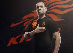 华体会体育：欧冠惊天冷门！卫冕冠军曼城客场1-3惨败博德闪耀，北欧寒流震动欧洲足坛