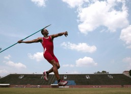 华体会官网|UFC 319巅峰对决，德里克斯·杜·普莱西斯迎战坎扎特·奇马耶夫