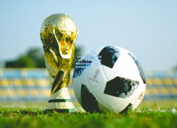 【华体会官网】胆识抉择！邵佳一执掌帅印首战启用国足封杀旧将，前四任主帅皆未敢尝试