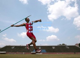 华体会：姆巴佩点球建功追平C罗神迹，皇家马德里2-0击败塞维利亚稳坐西甲头名