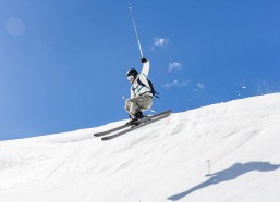 【华体会官网】蓝黑军团主场奏凯！国米3-1力克博洛尼亚，登顶意甲榜首