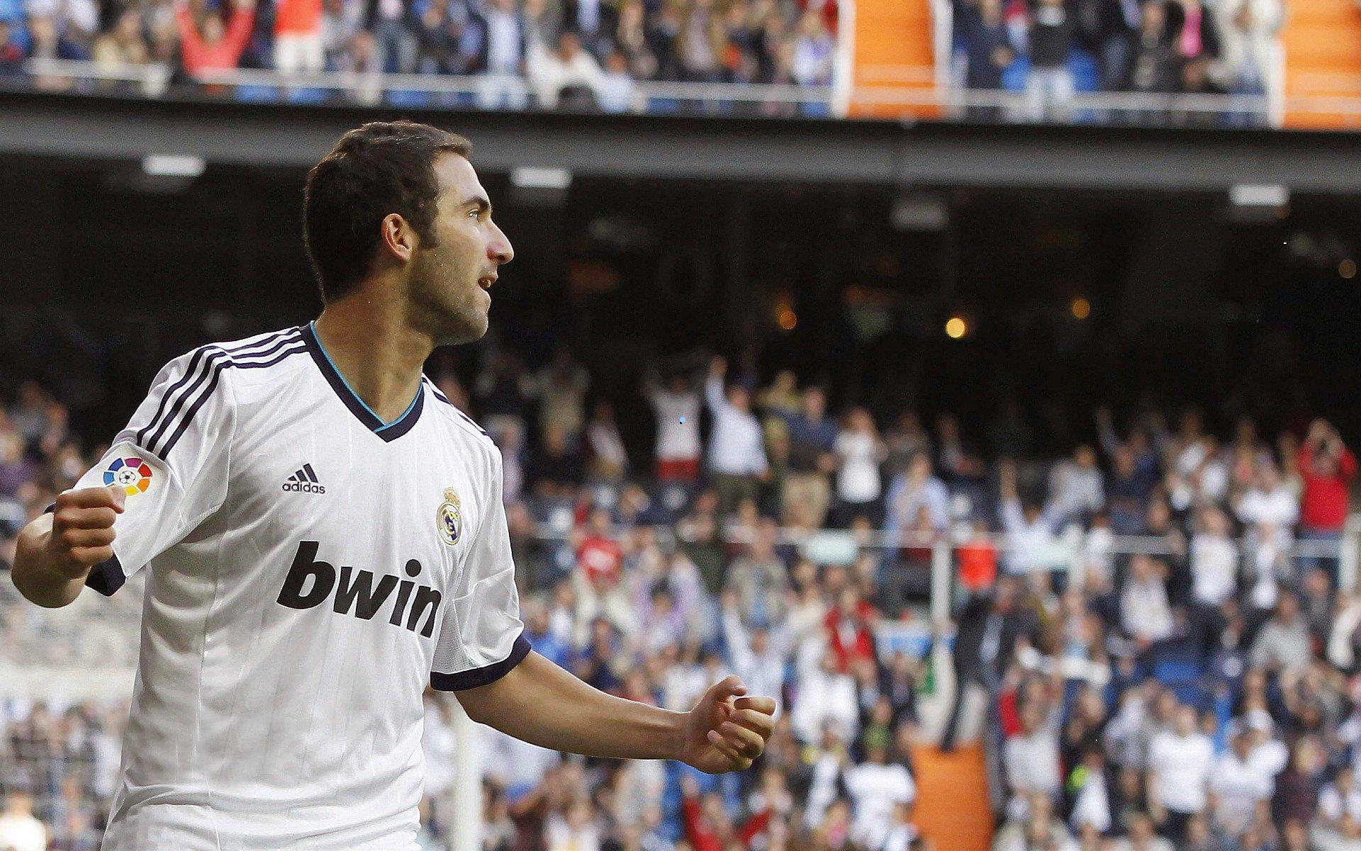 拜仁体育总监埃贝尔坦言于帕梅卡诺续约进展，年底前目标明确，但结果仍存变数